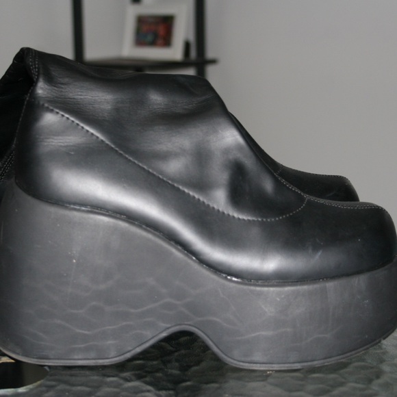 Elegant Black Women's Platform Boots - Picture 2 of 3